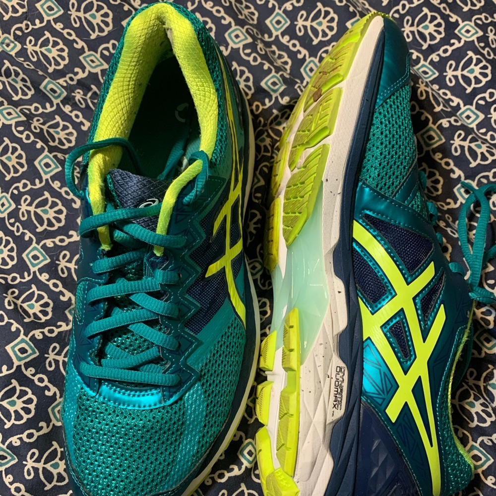 ASICS tennis shoes